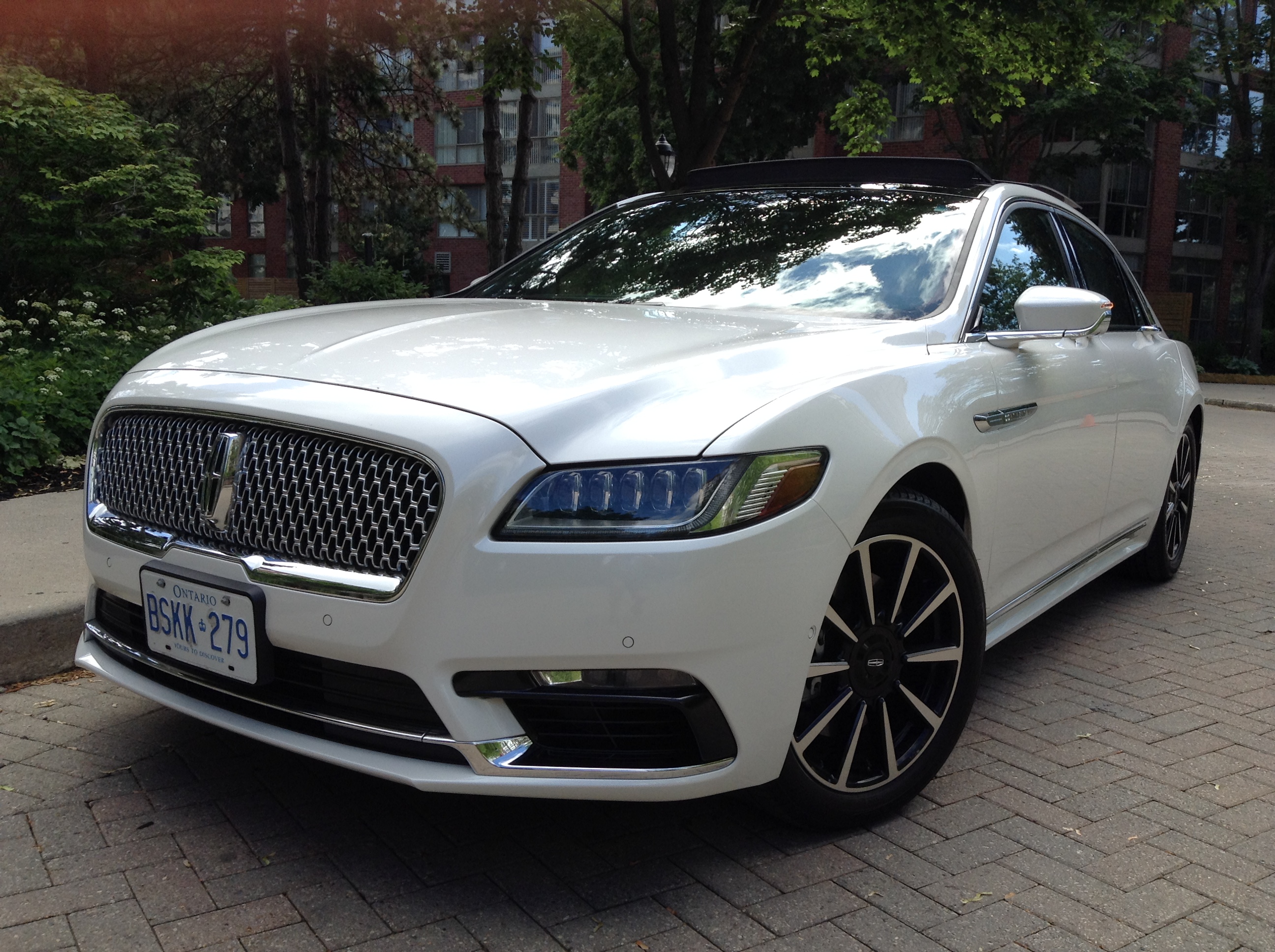 The return of a classic cruiser: the 2017 Lincoln Continental – Luigi ...